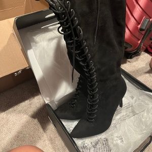 Brand new size 7 fashion nova boots